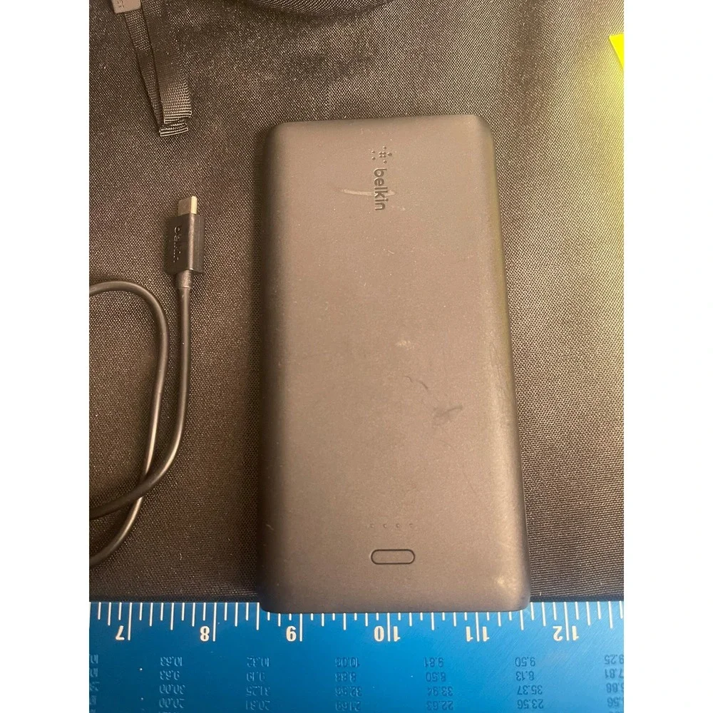 Belkin Power Bank, Wireless Charger, and Carrying Case Bundle Series BPZ002‎